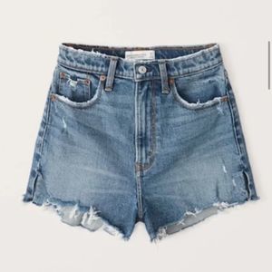 Abercrombie & Fitch The Mom Short High Rise curve love